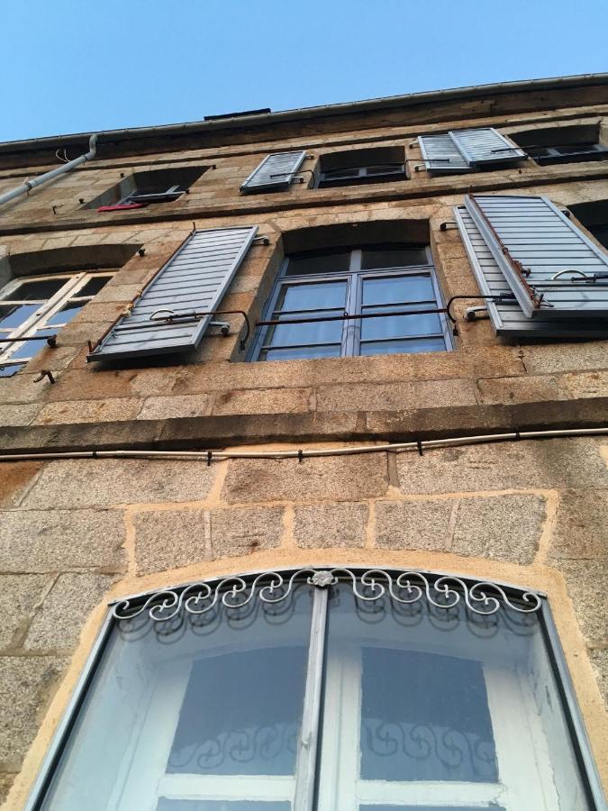 Mercier De Montigny - Les Chambres Du Beffroi - Spa Et Massage Fougères Exterior foto