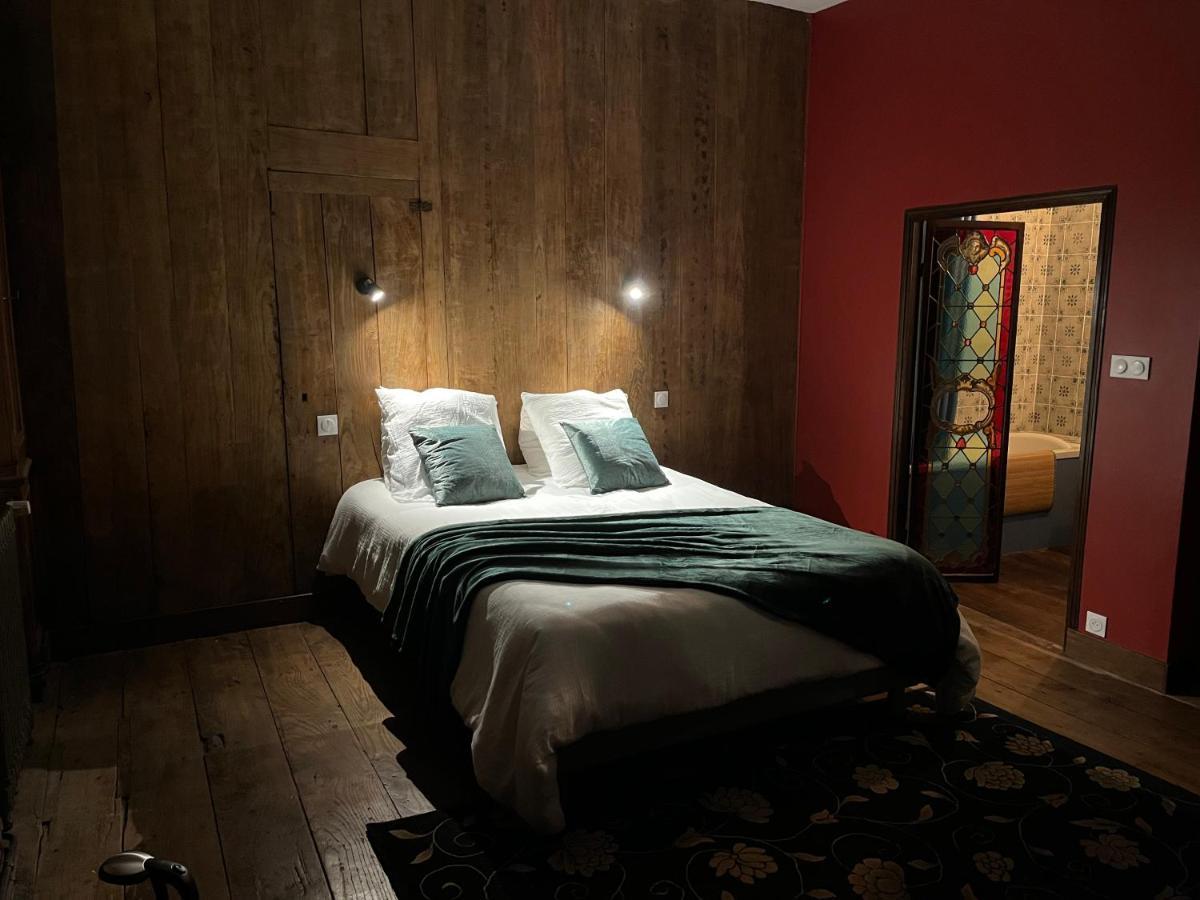 Mercier De Montigny - Les Chambres Du Beffroi - Spa Et Massage Fougères Exterior foto