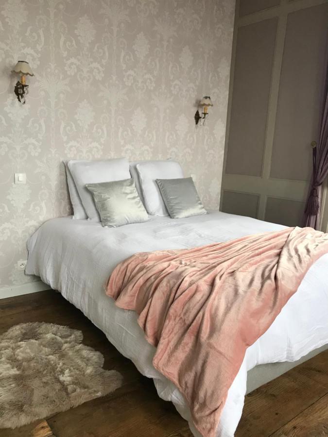 Mercier De Montigny - Les Chambres Du Beffroi - Spa Et Massage Fougères Exterior foto