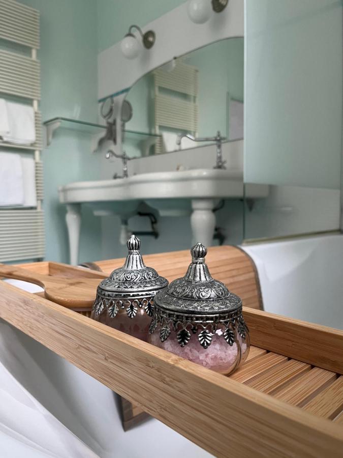 Mercier De Montigny - Les Chambres Du Beffroi - Spa Et Massage Fougères Exterior foto