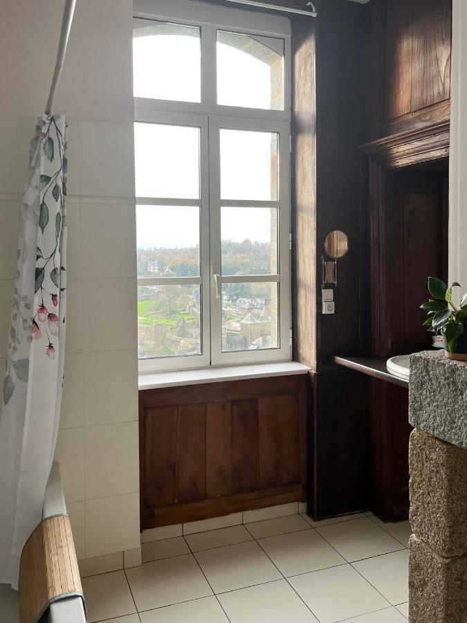 Mercier De Montigny - Les Chambres Du Beffroi - Spa Et Massage Fougères Exterior foto