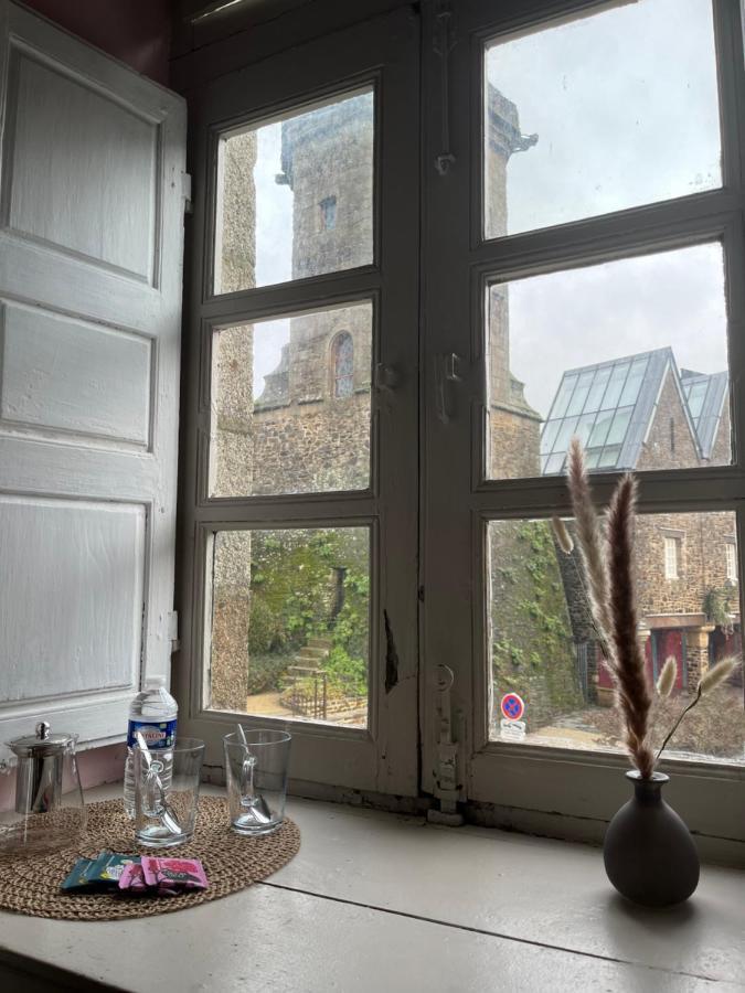 Mercier De Montigny - Les Chambres Du Beffroi - Spa Et Massage Fougères Exterior foto