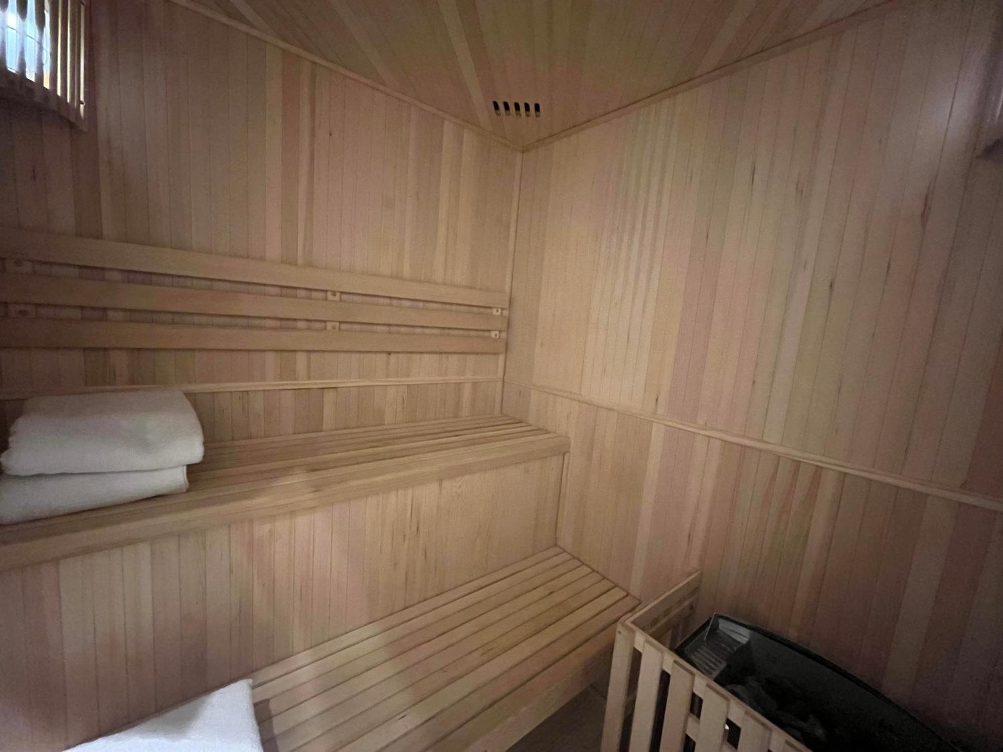 Mercier De Montigny - Les Chambres Du Beffroi - Spa Et Massage Fougères Exterior foto